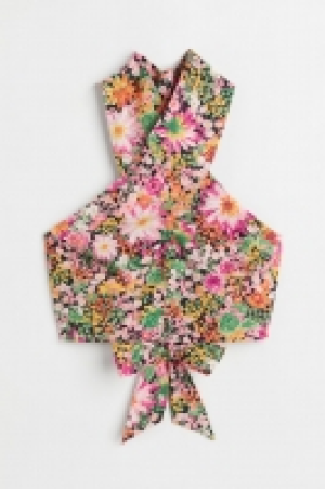 Top cropped con escote halter